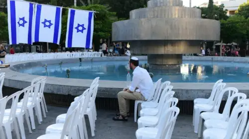 The Rosh Yehudi outreach group sets up chairs ahead of a public Yom Kippur service on Dizengoff Square in Tel Aviv on Sept. 24, 2023. Photo by Tomer Neuberg/Flash90.