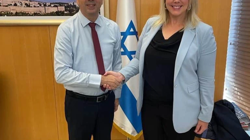 Foreign Minister Eli Cohen meets with U.S. Chargé d'Affaires Stephanie Hallett in Jerusalem, July 24, 2023. Credit: MFA.