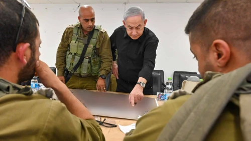 Israel Prime Minister Benjamin Netanyahu visits the IDF Desert Reconnaissance Battalion, Nov. 13, 2023. Photo by Kobi Gideon/GPO.