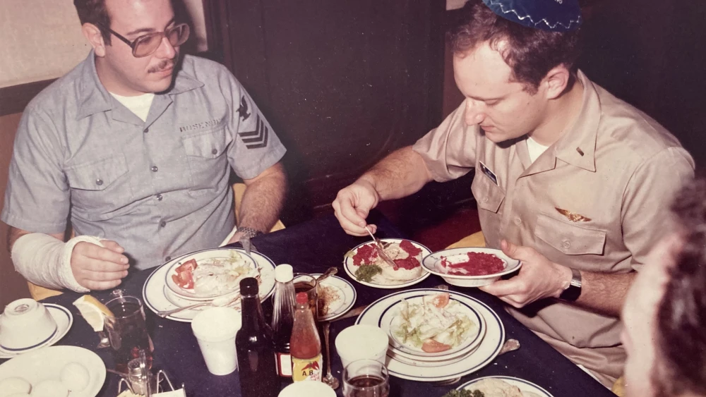 Jeff “Goldy” Goldfinger (right), lieutenant junior grade, and E. Rosenberg, of the aviation unit VF-51 Screaming Eagles, at a 1985 Passover seder aboard the USS Carl Vinson (CVN 70). Credit: US Navy.