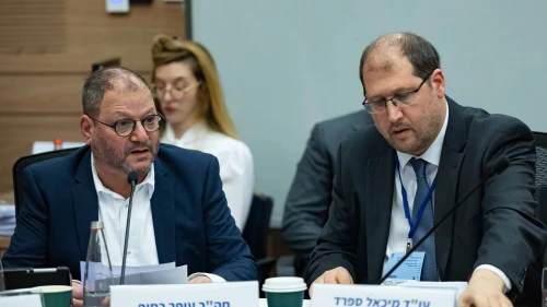 MK Ofer Cassif (left) attends a Knesset House Committee discussion on his expulsion, Jan. 29, 2024. Photo by Yonatan Sindel/Flash90.