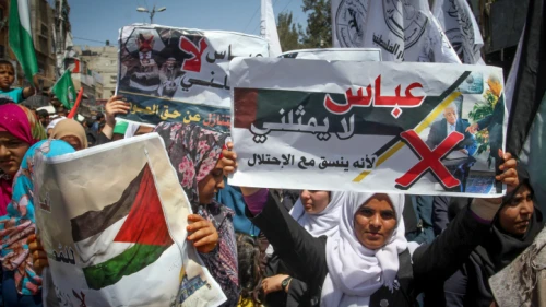 Supporters of Hamas, Palestinian Islamic Jihad and Al-Ahrar movement protest against Palestinian Authority leader Mahmud Abbas in the southern Gaza Strip town of Rafah on May 2, 2017. Photo by Abed Rahim Khatib/Flash90.