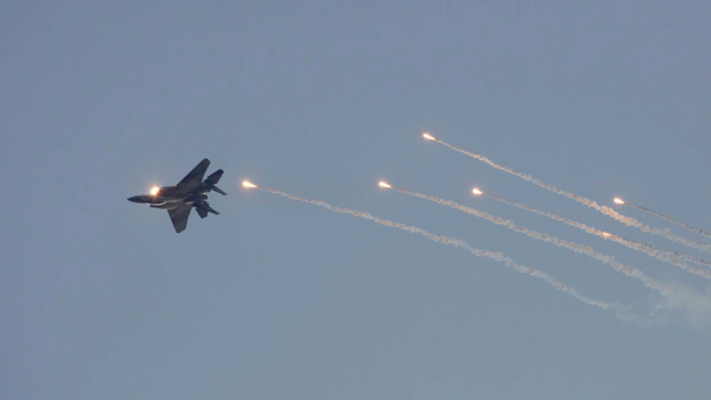 An Israeli F-15I fighter jet releases flares during a graduation ceremony of new Israeli Air Force pilots at the Hatzerim Air Force base near the southern city of Beersheba, Dec. 27, 2012. Photo by Flash90.