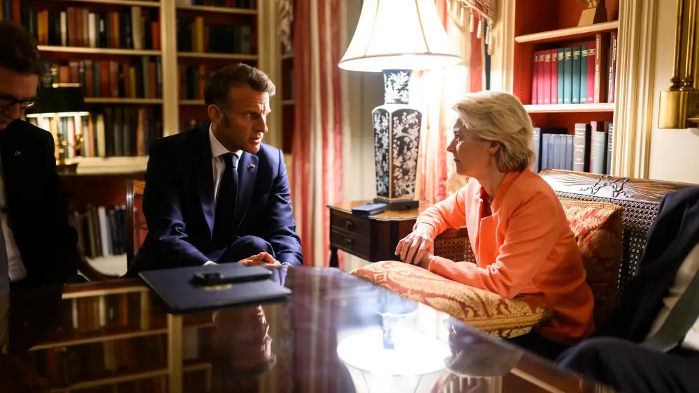 Macron Ursula von der Leyen Macron