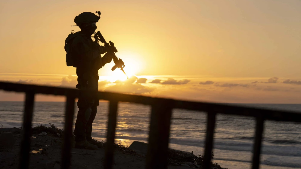 IDF soldiers secure the shore in the northern Gaza Strip, Nov. 21, 2023. Photo by Matanya Tausig/Flash90.