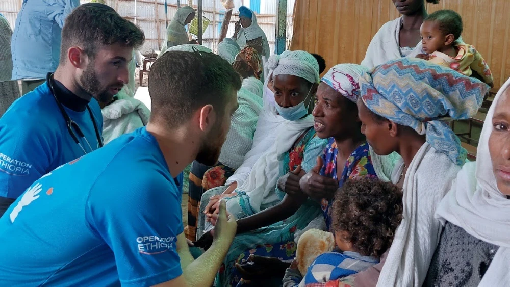 Volunteers interact with patients. Photo by Elisa Hartstein.