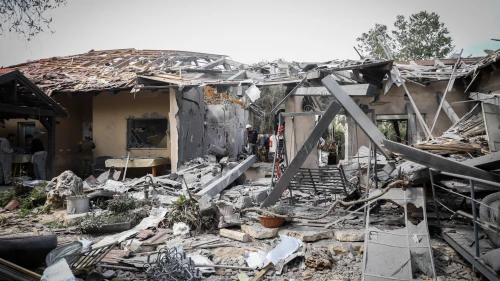 Israeli security forces inspect the scene of a house in Moshav Mishmeret, in central Israel, that was hit by a rocket fired from the Gaza Strip on March 25, 2019. Credit: Noam Revkin Fenton/Flash90.