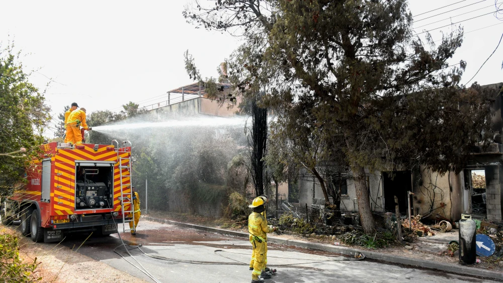 Firefighters extinguish the remains of a fire in in moshav Mevo Modi'im on May 24, 2019. Photo by Avi Dishi/Flash90.