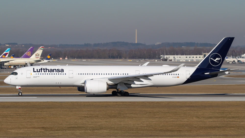 Lufthansa Airbus A350 during takeoff at Munich International Airport, February 2019. Credit: Juke Schweizer via Wikimedia Commons.