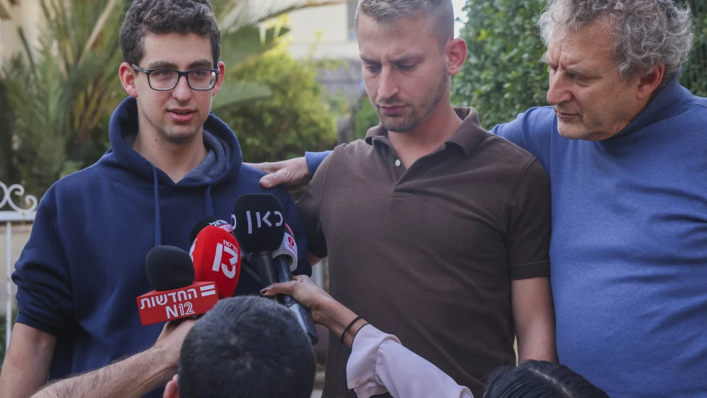 Family members of American-Israeli Elan Ganeles, who was killed in a terror shooting on Feb. 27 near Jericho in the Jordan Valley, talk to the media in Ra'anana, on Feb. 28, 2023. Photo by Flash90.