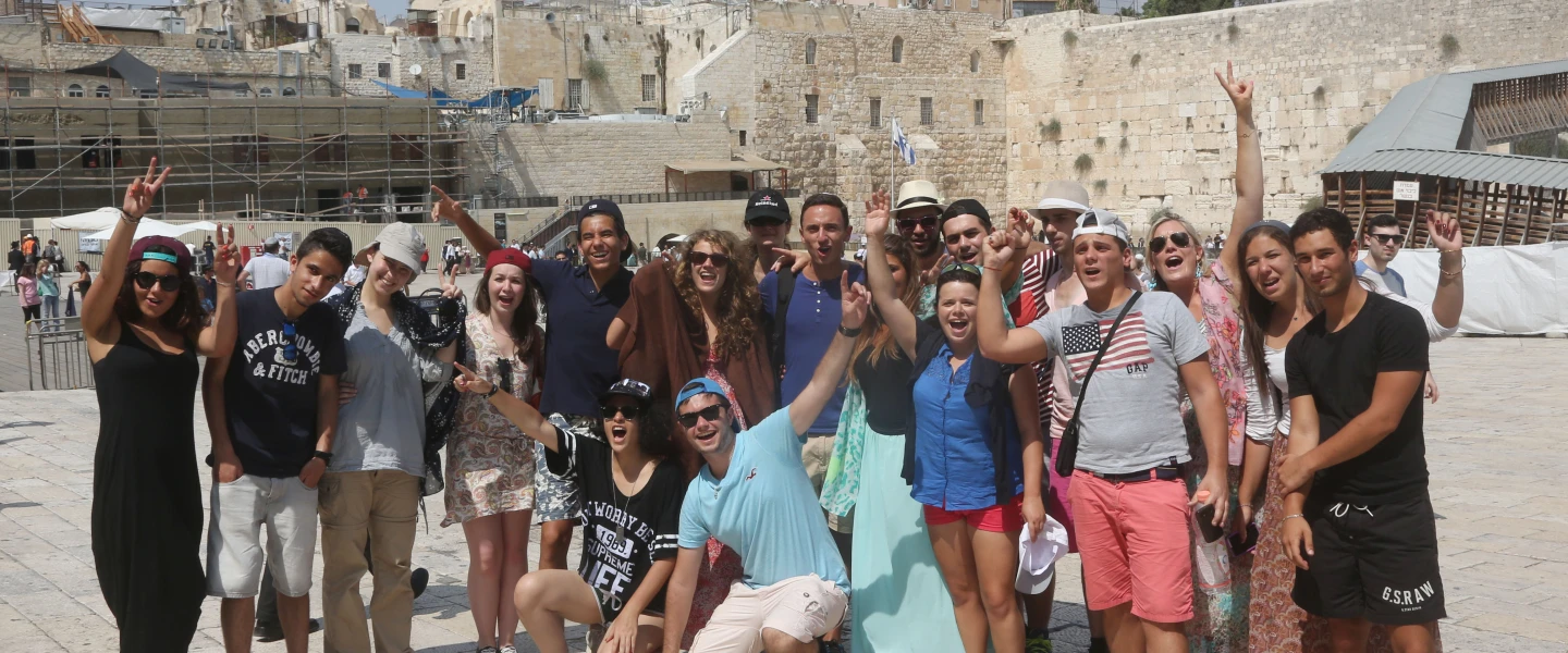 Taglit-Birthright participants visit at the Western Wall in the Old City of Jerusalem on Aug. 18, 2014. Photo by Flash90.