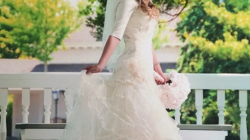 One of Fashion-Isha blogger Sharon Langert's favorite looks for an Orthodox-Jewish bride, from her recent post titled “Wedding Wednesday: The Real Wedding Dresses of the Frum and Fabulous.” Credit: Morris Antebi Photography.