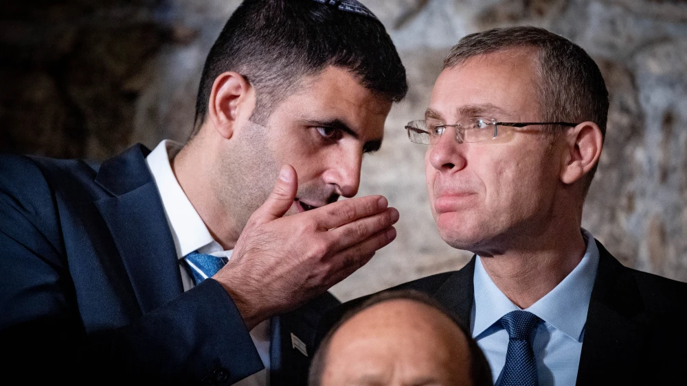 Justice Minister Yariv Levin (right) and Communications Minister Shlomo Karhi during the weekly government meeting, held at the Western Wall tunnels in Jerusalem's Old City, May 21, 2023. Photo by Yonatan Sindel/Flash90.