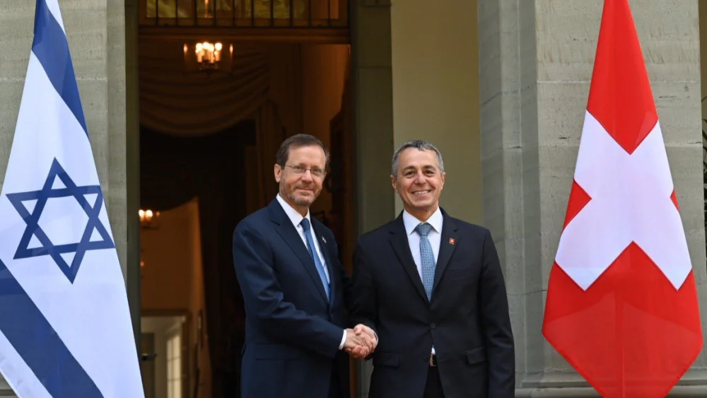 Israeli President Isaac Herzog meets with Swiss President Ignazio Cassis at the Lohn Estate in Bern, Switzerland, on Aug. 29, 2022. Source: Twitter.