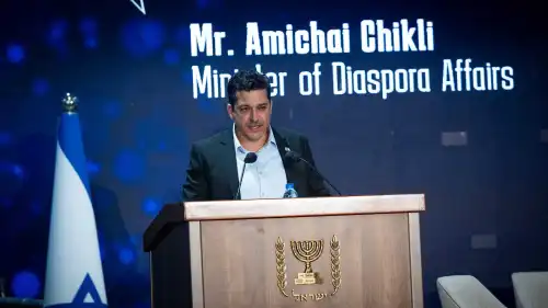 El Ministro de Asuntos de la Diáspora y Lucha contra el Antisemitismo, Amichai Chikli, asiste a una conferencia organizada por el Ministerio de Asuntos de la Diáspora en el Centro Internacional de Convenciones de Jerusalén el 27 de marzo de 2025. Foto de Yonatan Sindel/Flash90.