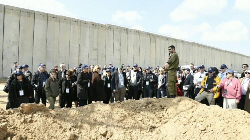 Conference of Presidents leaders visit the Gaza border on Feb. 21 during their 45th annual Israel leadership mission, were briefed by Israel Defense Forces commanders on destroying terror tunnels, protecting Israeli civilians in neighboring communities and countering threats from Hamas. Courtesy: Avi Hayun/Conference of Presidents of Major Jewish Organizations.