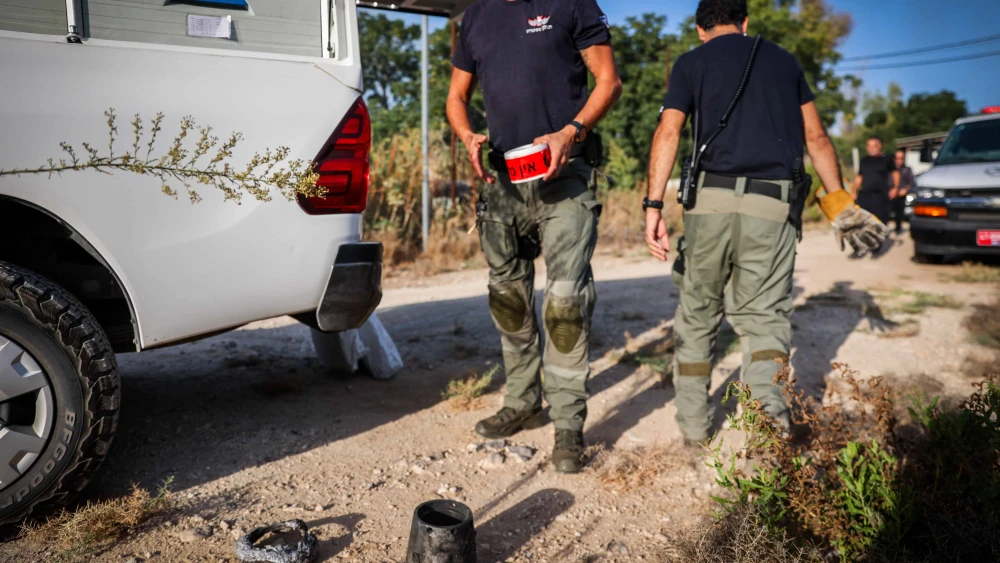 Police near the remains of a ballistic missile fired from Yemen, near Moshav Kfar Daniel, Sept. 15, 2024. Photo by Yossi Aloni/Flash90.
