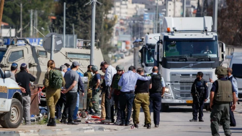 Israeli security forces secure the scene after a Palestinian assailant attempted to stab Israelis near the Huwara checkpoint, south of Nablus, on April 3, 2019. Photo by Nasser Ishtayeh/Flash90.