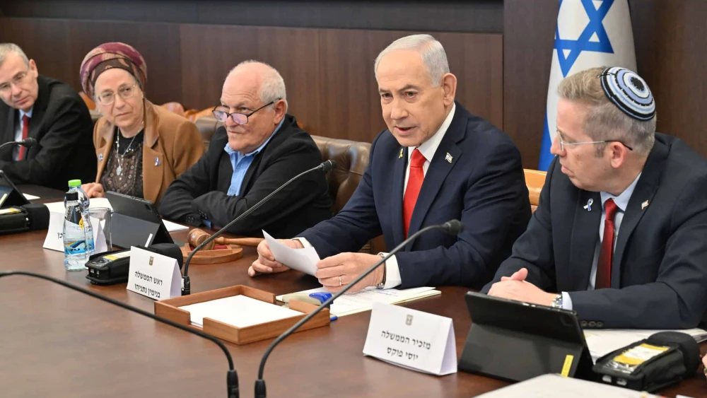 Netanyahu at a government deliberation