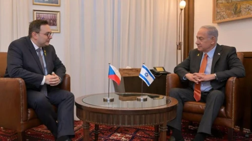 Benjamin Netanyahu, right, speaks with Jan Lipavsky in Jerusalem, Israel on Feb. 26, 20225. Photo by Kobi Gideon/GPO.