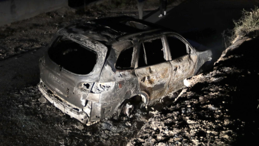 A vehicle burns during an Israeli security operation in the village of Aqraba, near the West Bank city of Nablus, on May 3, 2021. It is suspected to have been used in a drive-by shooting on May 2 that left three Israelis injured. Photo by Nasser Ishtayeh/Flash90.