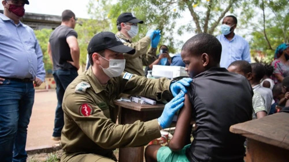 An IDF medical officer treats a boy in Equatorial Guinea in 2021. Credit: IDF.