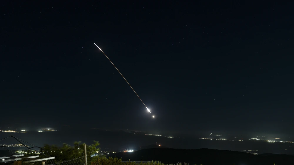 Israeli air defenses intercept incoming ballistic missiles launched from Iran, as seen over northern Israel, June 7, 2026. Photo by Ayal Margolin/Flash90.