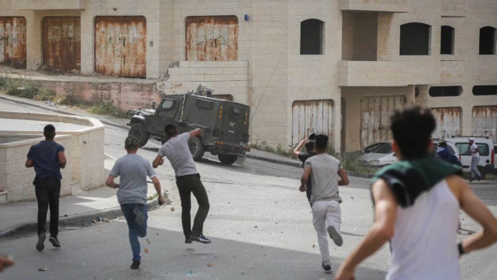 Palestinians clash with Israeli security forces during a raid of the Israeli army in the West Bank village of al-Am’ari near Ramallah on May 28, 2018. Photo by Flash90.