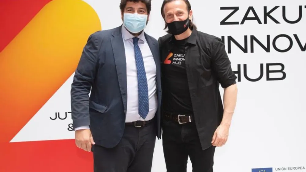 David Hatchwell and Fernando López Miras, president of the region of Murcia. Credit: Courtesy.