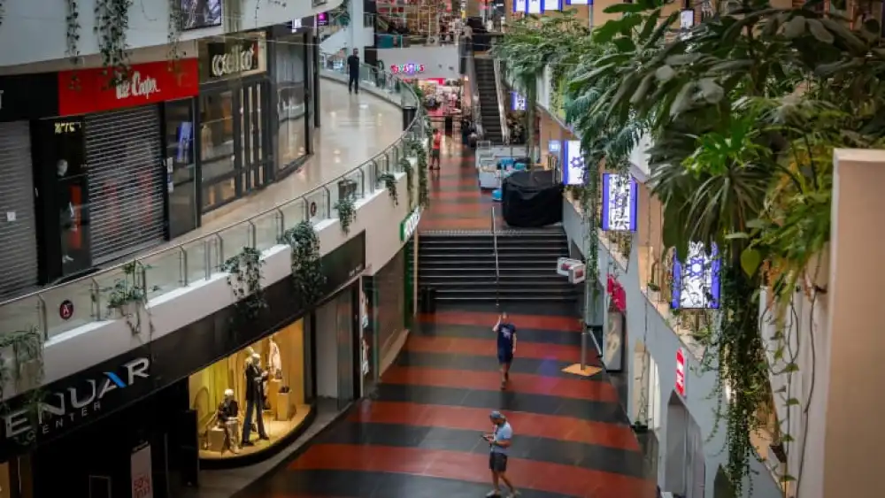 View of the almost empty Dizengoff Center in Tel Aviv, October 9, 2023. Photo by Miriam Alster/Flash90 *** Local Caption *** ????? ???? ??? ?? ???? ???????? ???? ?? ????