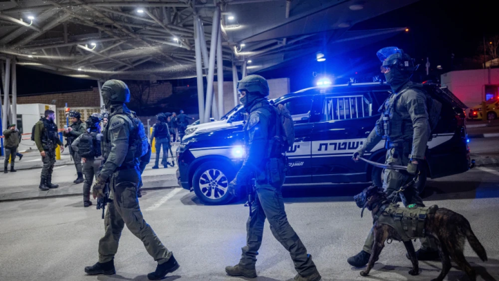 Israeli security at the scene of a terror attack in eastern Jerusalem. February 13, 2023. Photo by Yonatan Sindel/Flash90.
