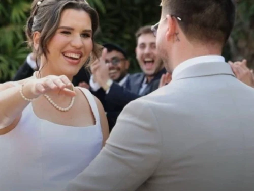 The marriage ceremony for Michelle Rukovicin and her partner, Rinat Kasimov, in Israel on Sept. 30, 2025. Source: @raz_sauber_/X.