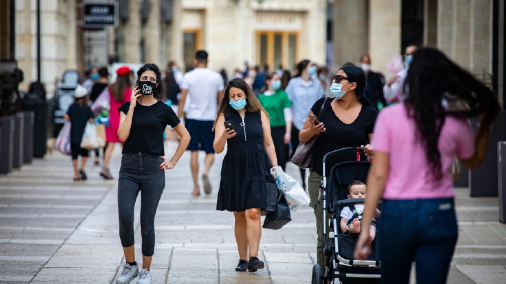 Jerusalemites walk and shop at the Mamilla Mall near Jerusalem's Old City on May 14, 2020. Photo by Olivier Fitoussi/Flash90.