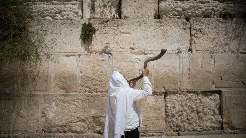 A Jewish man blows a shofar at the Western Wall in Jerusalem’s Old City. Credit: Yonatan Sindel/Flash90.