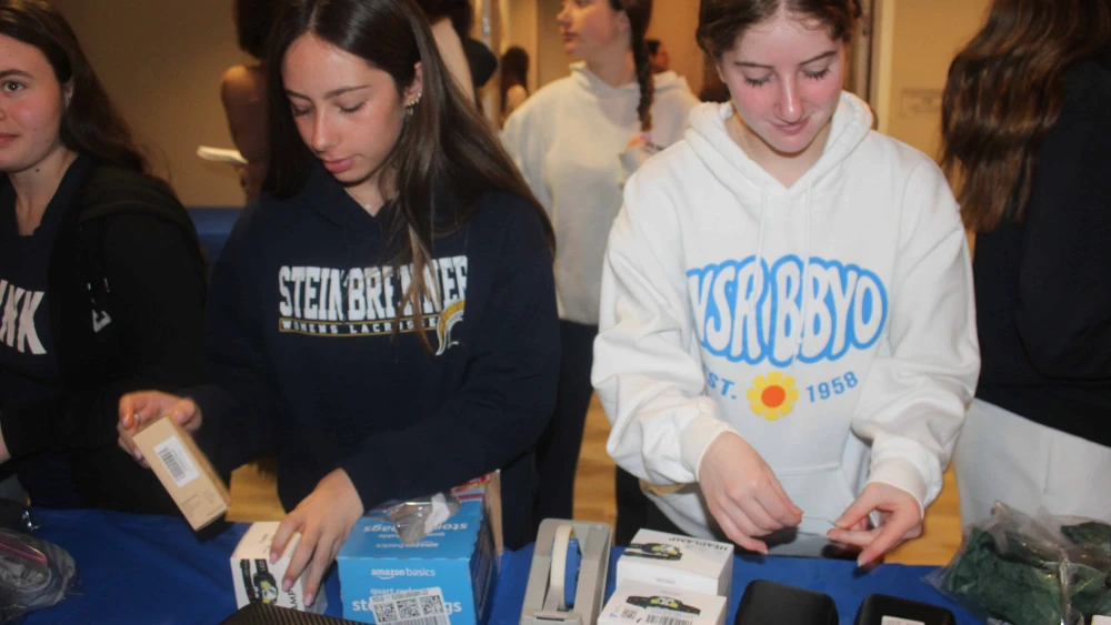 BBYO teens participate in service projects. Credit: Courtesy of BBYO.