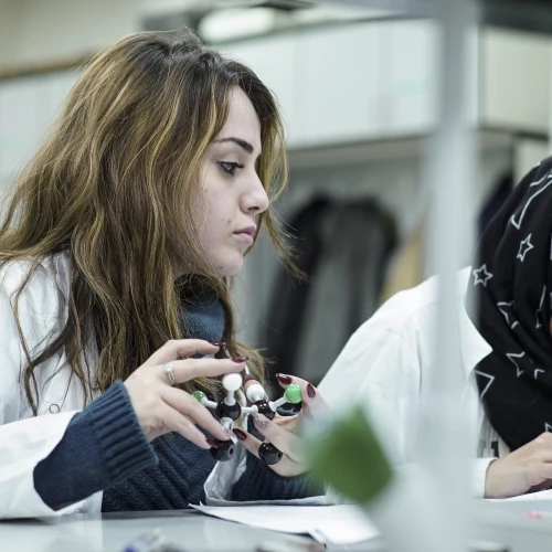 Jewish and Arab female students in a science study lab at Hadassah Academic College. Credit: Hadassah Academic College.