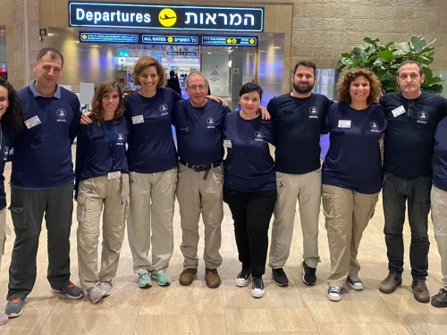 An Israeli medical team poses for a group photo before heading to Samoa to combat a measles epidemic. Credit: Courtesy of Sheba Medical Center.