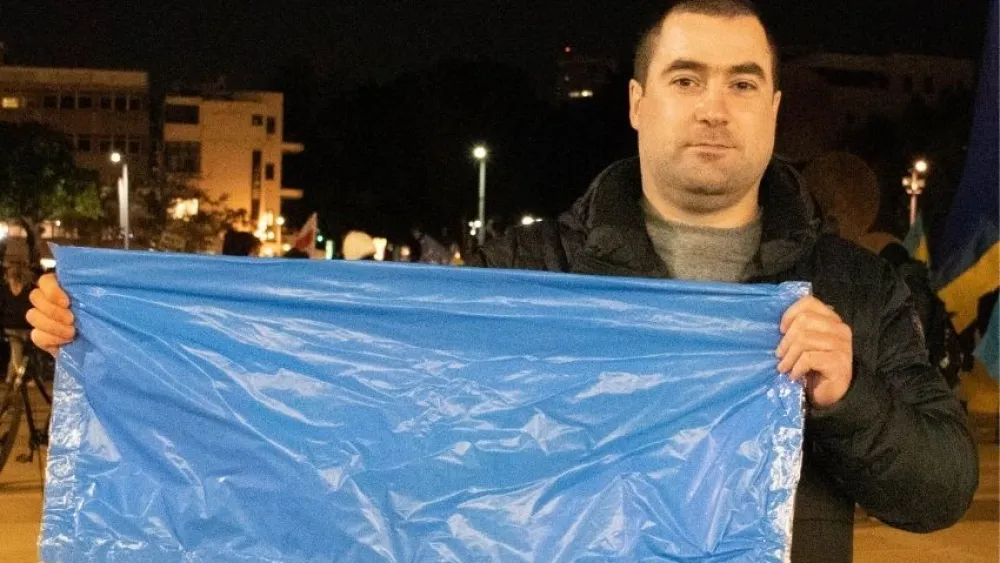 Kiril, who immigrated to Israel from Konotop, Ukraine, five years ago, participates in a pro-Ukraine rally in Tel Aviv on March 20, 2022. Photo by David Isaac.