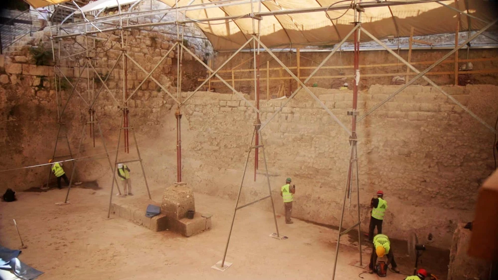 A 2,800-year-old dam wall discovered in Jerusalem's City of David. Credit: Emil Aladjem, Israel Antiquities Authority.