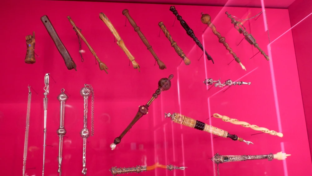 Torah pointers Jewish Museum
