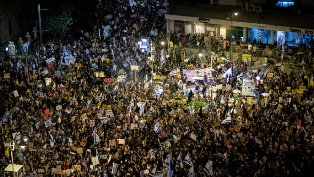 Israelis protest against Israeli Prime Minister Benjamin Netanyahu outside his official residence in Jerusalem on Aug. 1, 2020. Photo by Yonatan Sindel/Flash90.