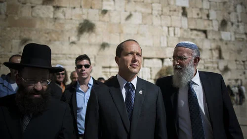 Jerusalem Mayor Nir Barkat (second from right) visits the Western Wall in the Israeli capital’s Old City, Oct. 22, 2013. Credit: Yonatan Sindel/Flash90.