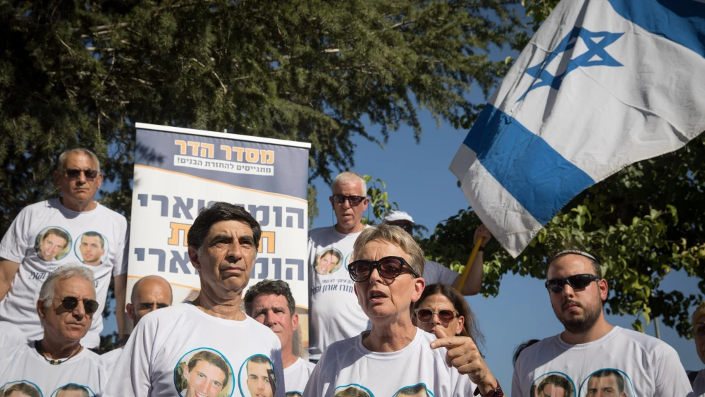 Bereaved parents of Hadar Goldin and other family members and supporters gather outside the state memorial ceremony for Operation Protective Edge at Mount Herzl, calling for the return of the missing soldiers Harad Goldina and Oron Shaul who were killed and taken by Hamas in the operation 5 years ago. Credit: Noam Revkin Fenton/Flash90
