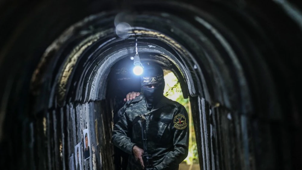A Palestinian Islamic Jihad terrorist inside a tunnel in Beit Hanun, in the Gaza Strip, May 18, 2022. Photo by Attia Muhammed/Flash90.