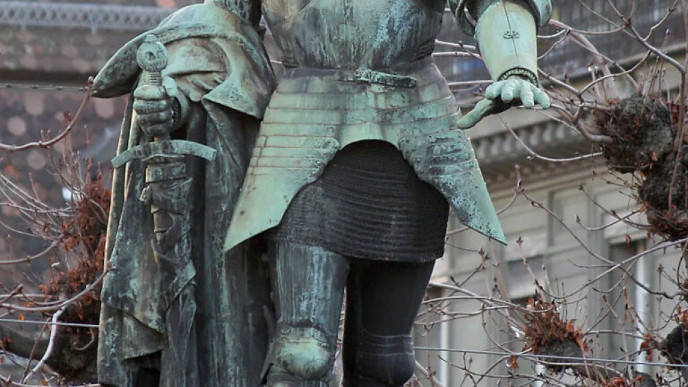 The statue of Adrian von Bubenberg in Bern. Photo by Mike Lehmann via Wikimedia Commons.