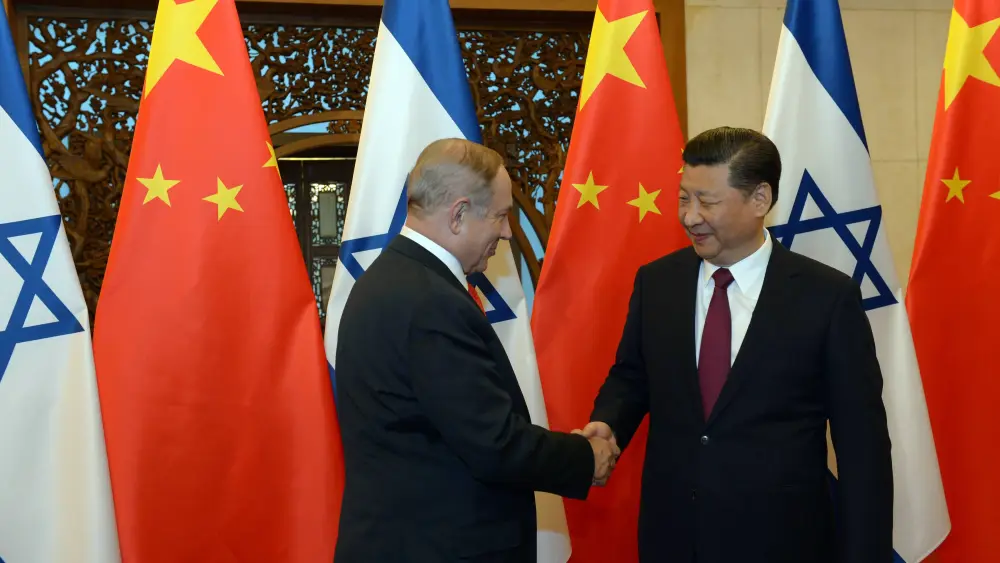 Israeli prime minister Benjamin Netanyahu with Chinese president Xi Jinping, in Beijing on March 21, 2017. Credit: Haim Zach/GPO