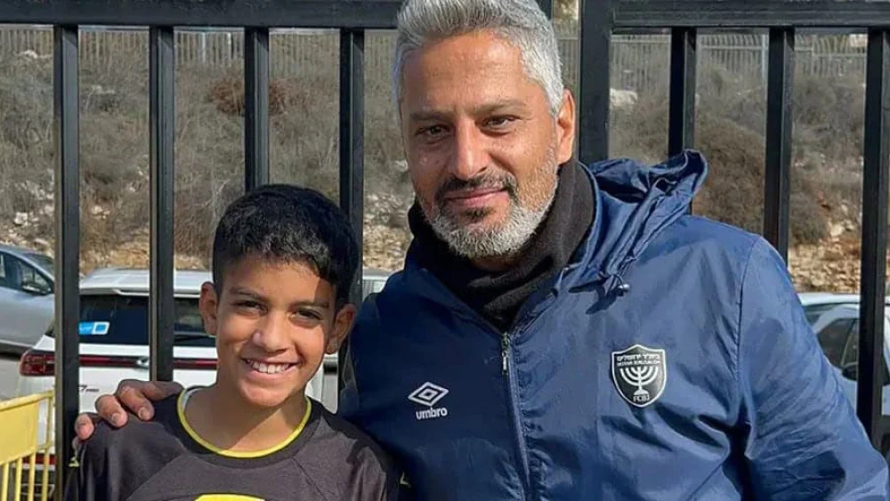 Oct. 7 survivor Yoav Roditi, 11, and Beitar Jerusalem FC coach Barak Itzchaki. Photo courtesy of Beitar Illit spokesperson.