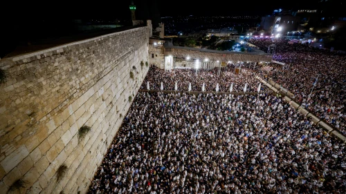 Jews pray for forgiveness ahead of Rosh Hashanah at the Western Wall in the Old City of Jerusalem, Sept. 20, 2024. Photo by Chaim Goldberg/Flash90.