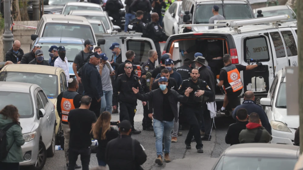 A Palestinian terrorist wounds an Israeli father and son outside the Old City of Jerusalem, Jan. 28, 2023. Photo by Yonatan Sindel/FLASH90.