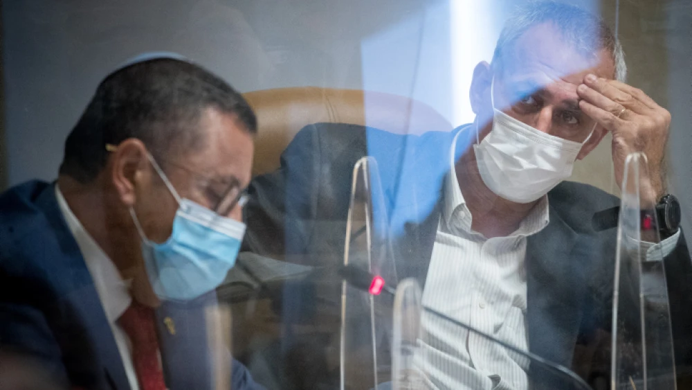 Israel’s coronavirus czar Nachman Ash (right) during a visit to the Jerusalem Municipality on Nov. 22, 2020. Photo by Yonatan Sindel/Flash90.